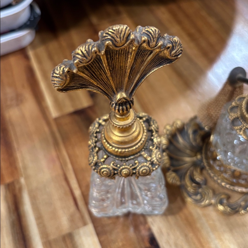 Elegant, vintage Ormolu Gold Filigree Perfume Tray and Perfume bottles - Picture 3 of 8